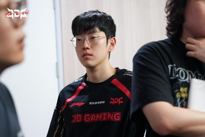 爱游戏中国Scout迎来二十赛季高光表现，DWG球迷沸腾！的简单介绍