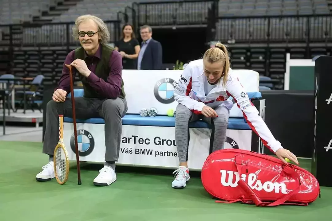 爱游戏欢迎页 科维托娃生活照 